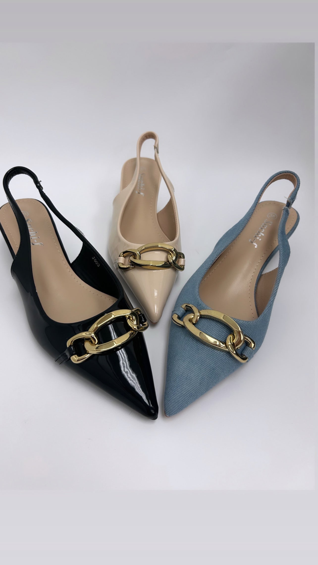 Slingback pointed-toe shoes